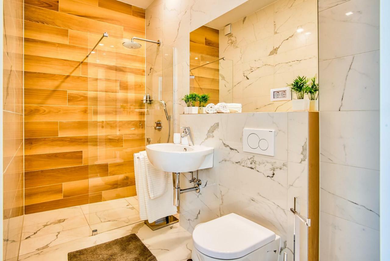 Parkside Apartment *